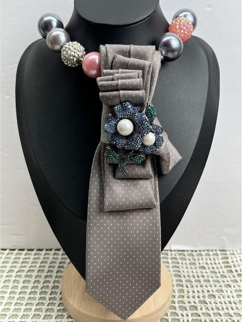 #534 Neck Tie Necklace Whimsical Pink & Grey Polka Dot Rhinestone Flower Brooch